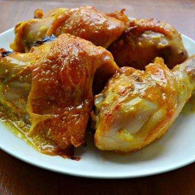 Курица в сметанном соусе с карри и медом в духовке