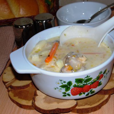 Сырный суп с цветной капустой и куриными крыльями