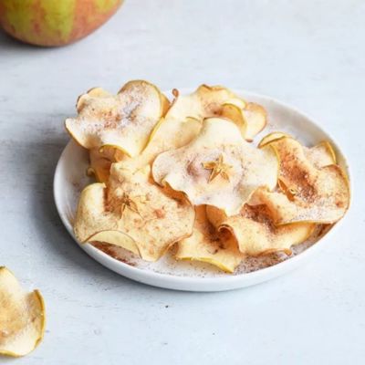 Яблочные чипсы из духовки полезная закуска для всей семьи
