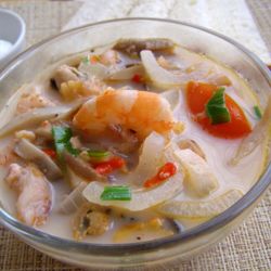 Китайская кухня – роскошный Том-ям на кокосовом молоке с морепродуктами